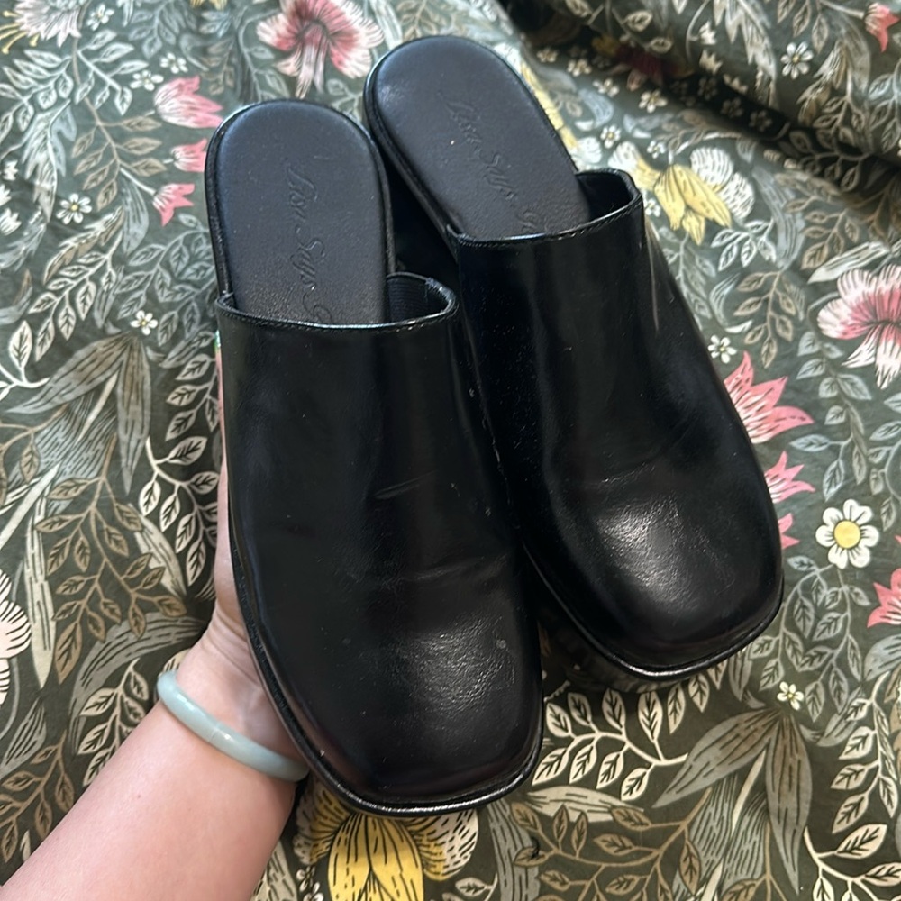 Lisa Says Gah Clogs